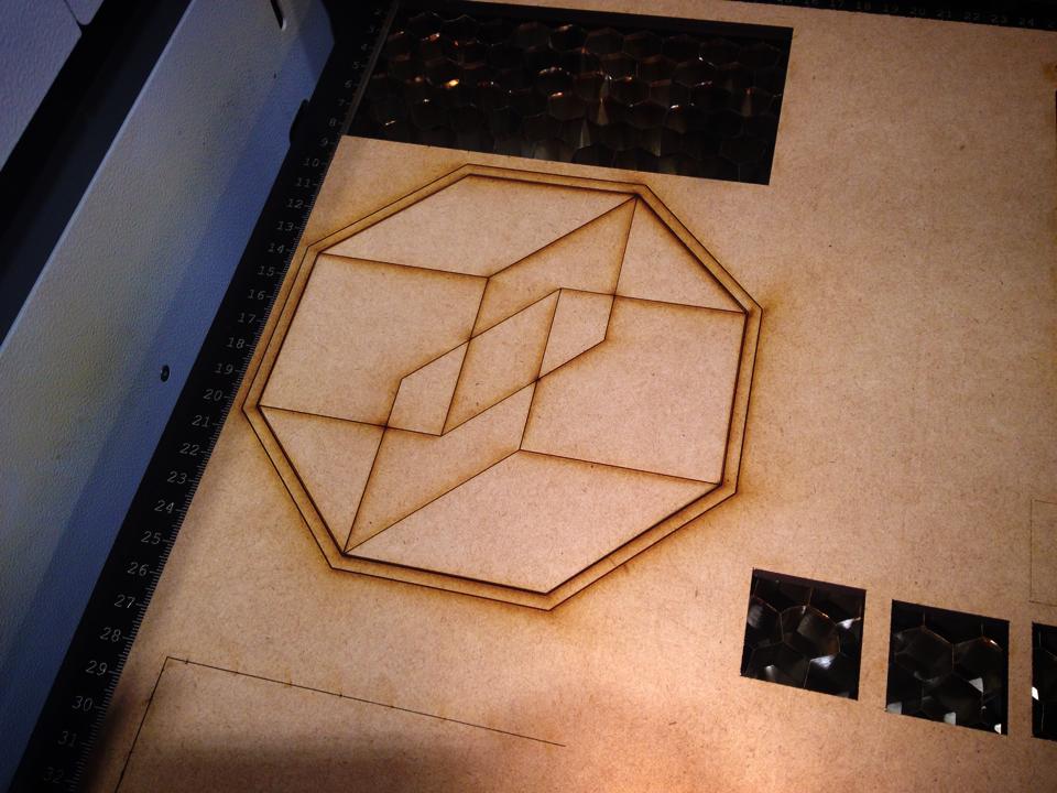 3D프린터로 만들었던 칠교놀이를 레이저 컷을 이용해 나무로도 만들어봤어…