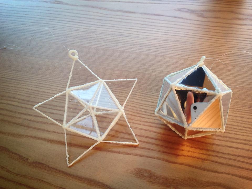 레이저 컷팅길로 아크릴을 삼각형으로 잘라 다면체를 만들었어요~