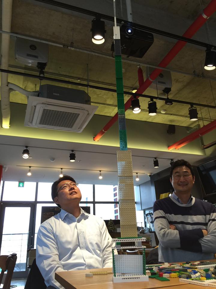 오늘 천정 가까이 올린 팀이… 레고시리어스플레이 진행중