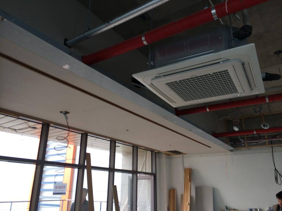 오늘도 인테리어중 휴일도 없다고 하네여 전 오디오보러 용산에