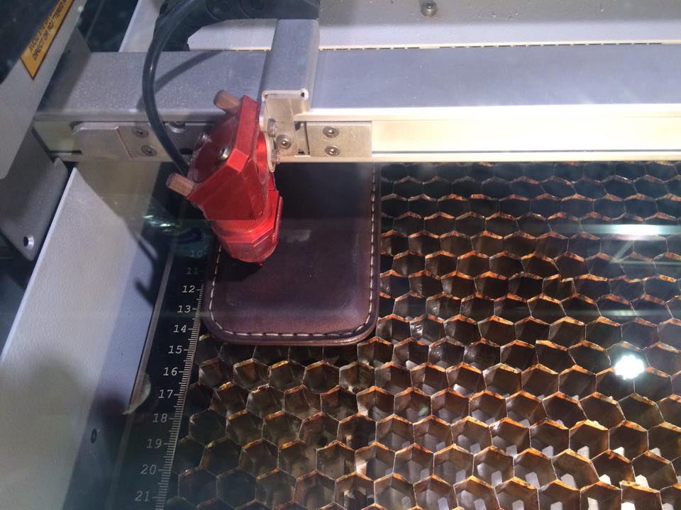 천연가죽에 자연스러운 인그레이빙