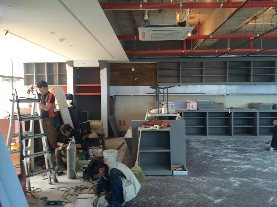 조명 바닥 공사중