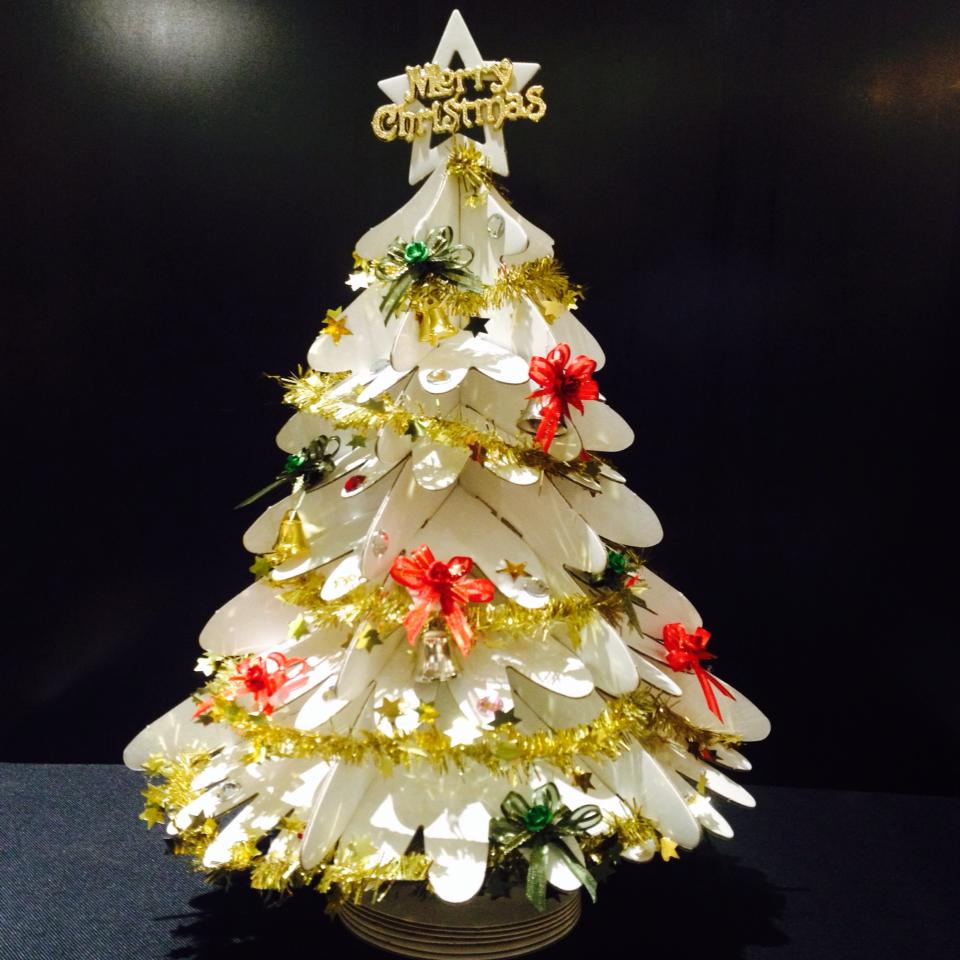 오늘은 남대문에서 재료를 사와서 꾸며봤어요~ 예쁜트리~