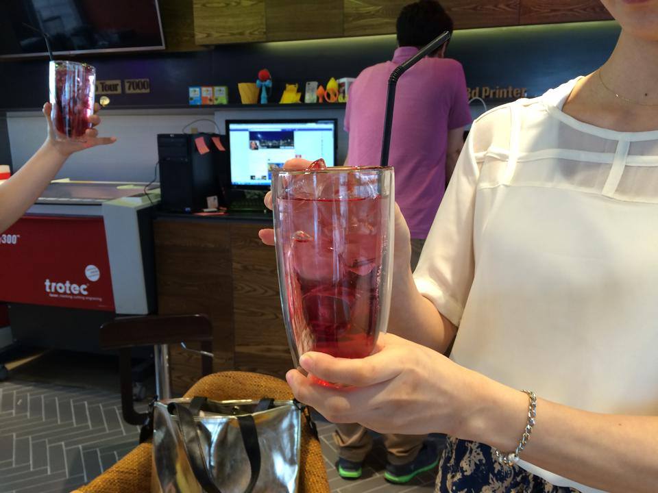 신메뉴 크랜베리에이드, 판매할 책들, 고무줄총 등등