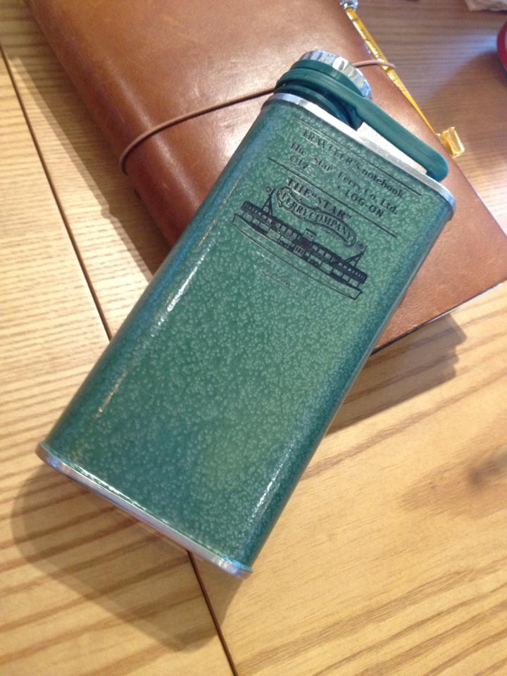 홍콩에서 오신 분들이 물통에 인그레이빙 해가셨어요~