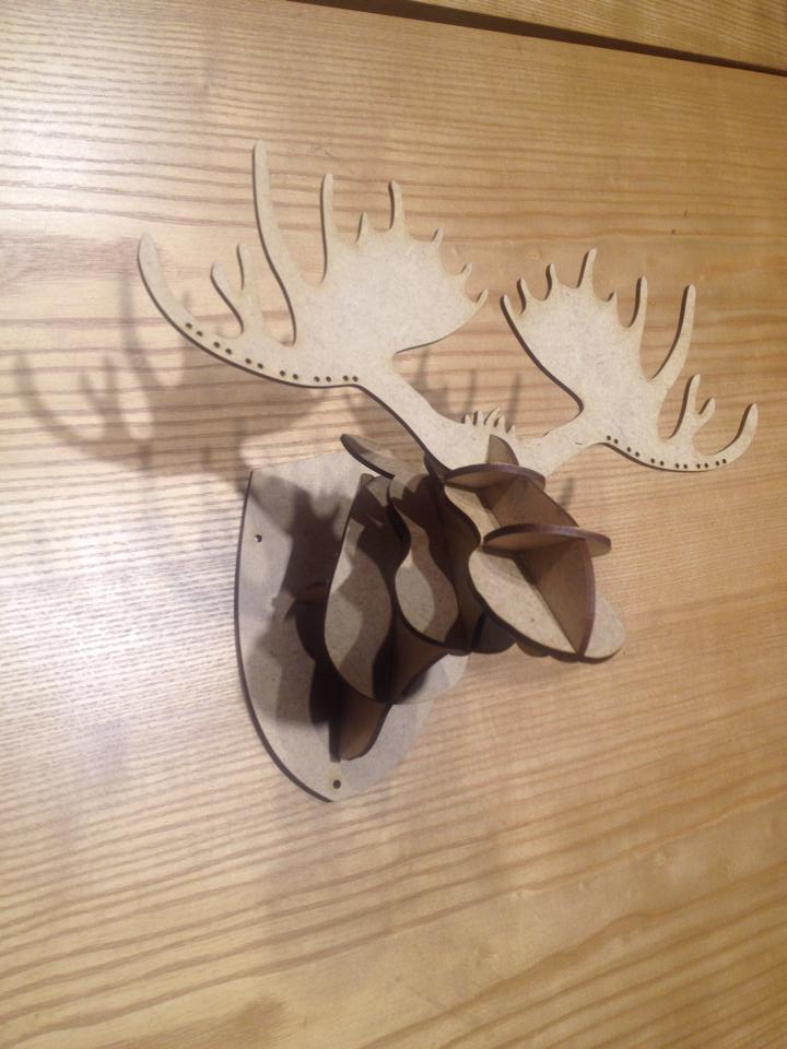 레이저 컷팅기로 무스 머리를 만들어 봤어요-