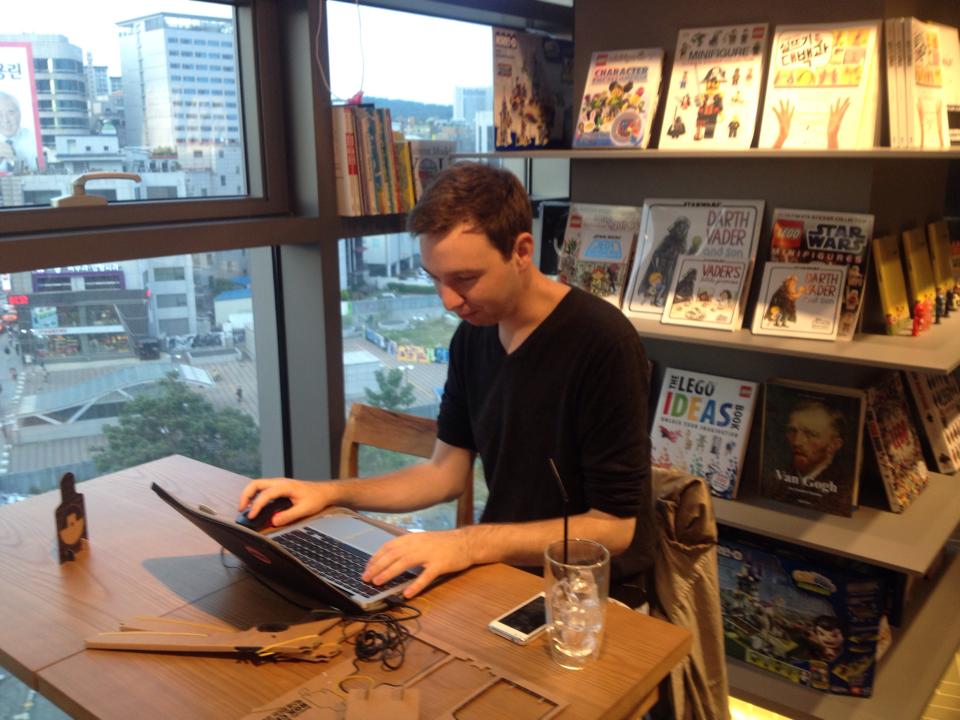 레이저 컷팅기로 벨트 구멍도 뚫을 수 있답니다~!