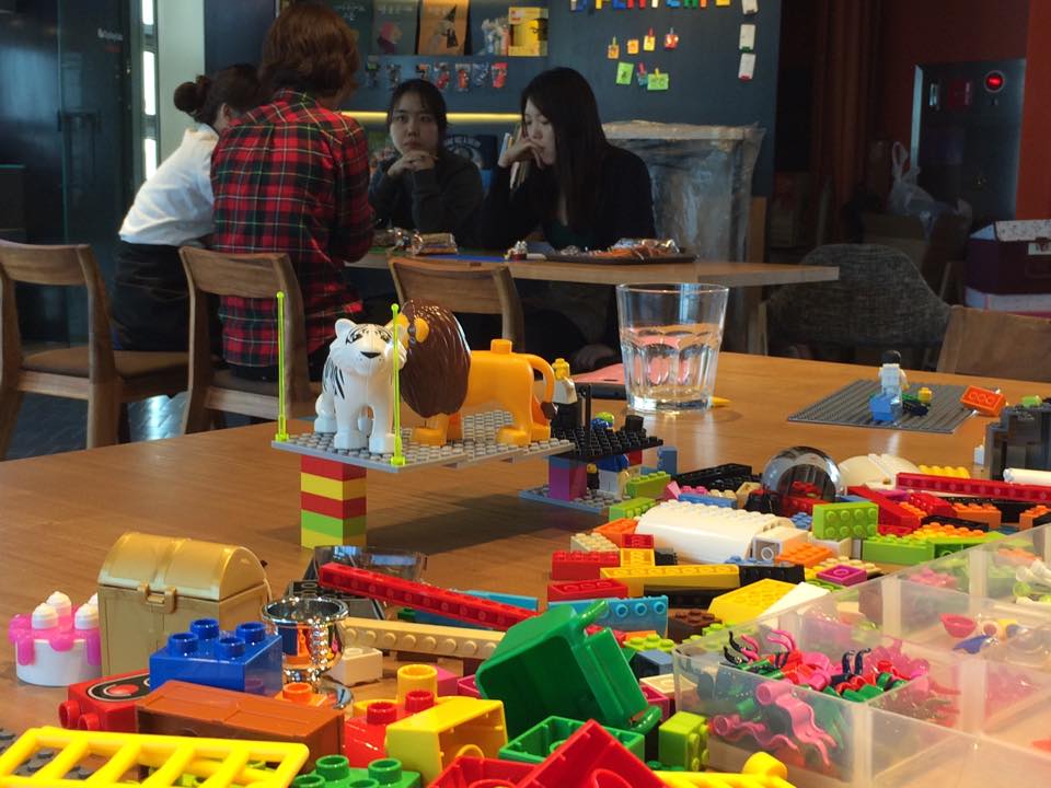 오늘도 역시 크루들을 대상으로 한 레고 시리어스 플레이 퍼실리테이터 교…