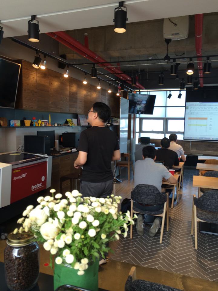 강의용으로 자리를 다시 배치했습니다. 다음에는 워크샵을 위한 배치로 변…