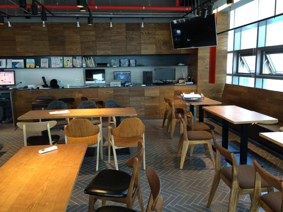 현재 모습이예요. 커팅기, 재단기, 양면스케너, 레이저커팅기, 무선마이…