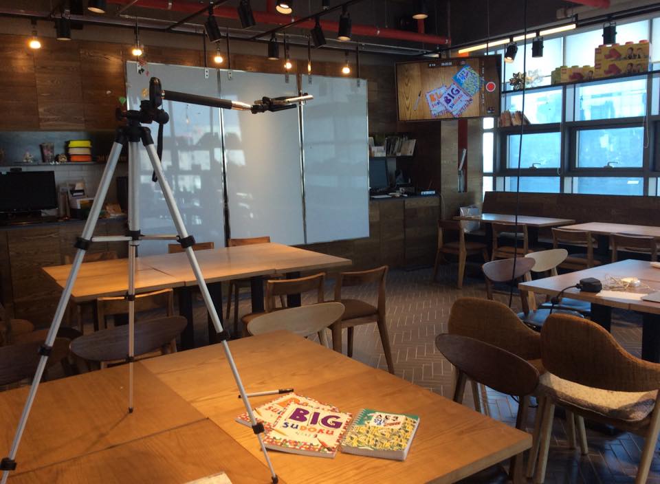 촬영 스튜디오로 변신했습니다. 아이폰으로 촬영하고 애플티비로 모니터링합…