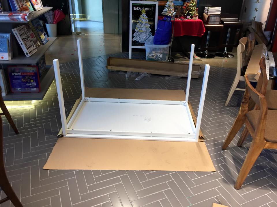 이케아에서 작업용 테이블을 사왔어요 이제 스캐너 사용완비