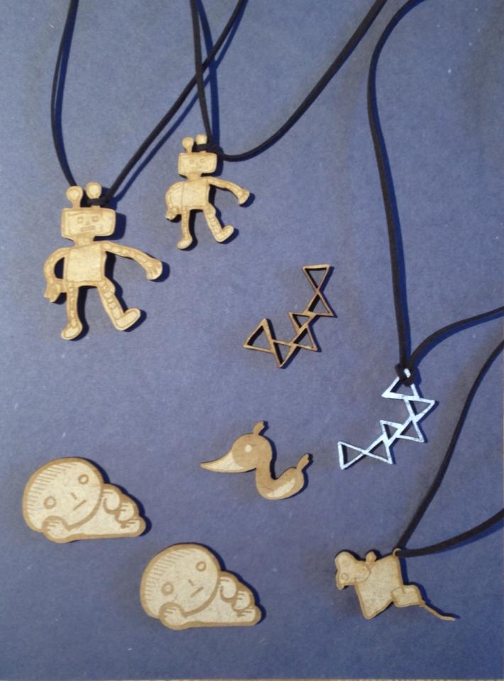 Section1에서 만드신 목걸이와 브로치에요~레이저 컷팅기로 스케치가…