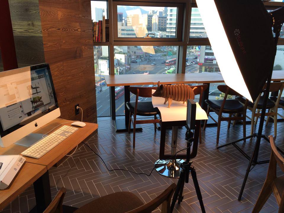 3D스케너 센스를 사용해서 오브젝트, 인물을 촬영하여 데이터를 만들고…