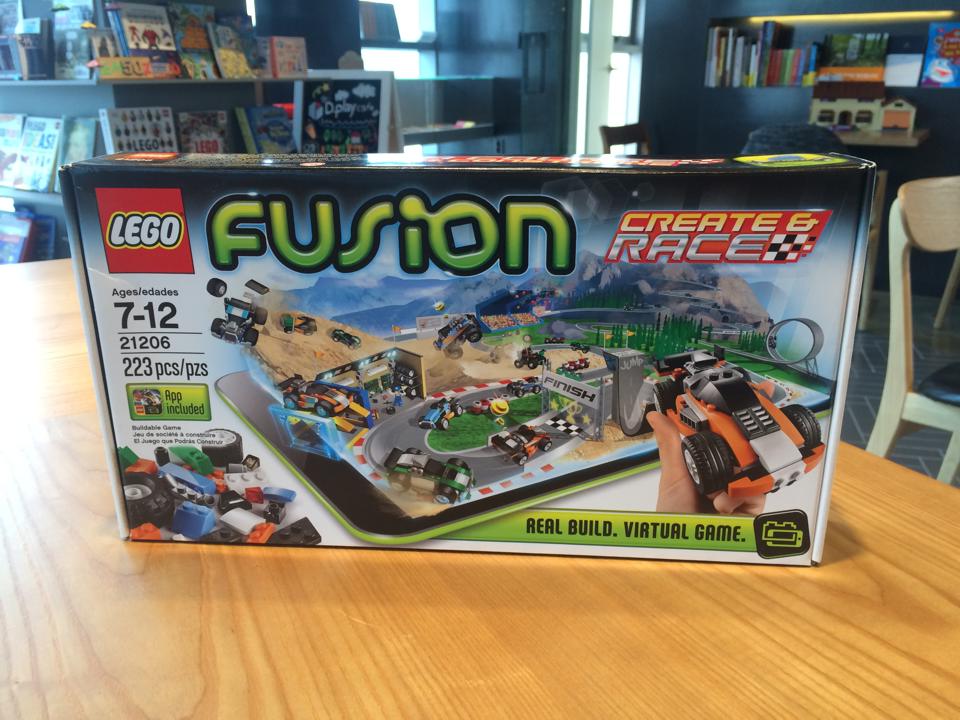 디플레이에 레고 퓨전 전4개 시리즈가 있어요~ 미국에서만 판매되는 제품…