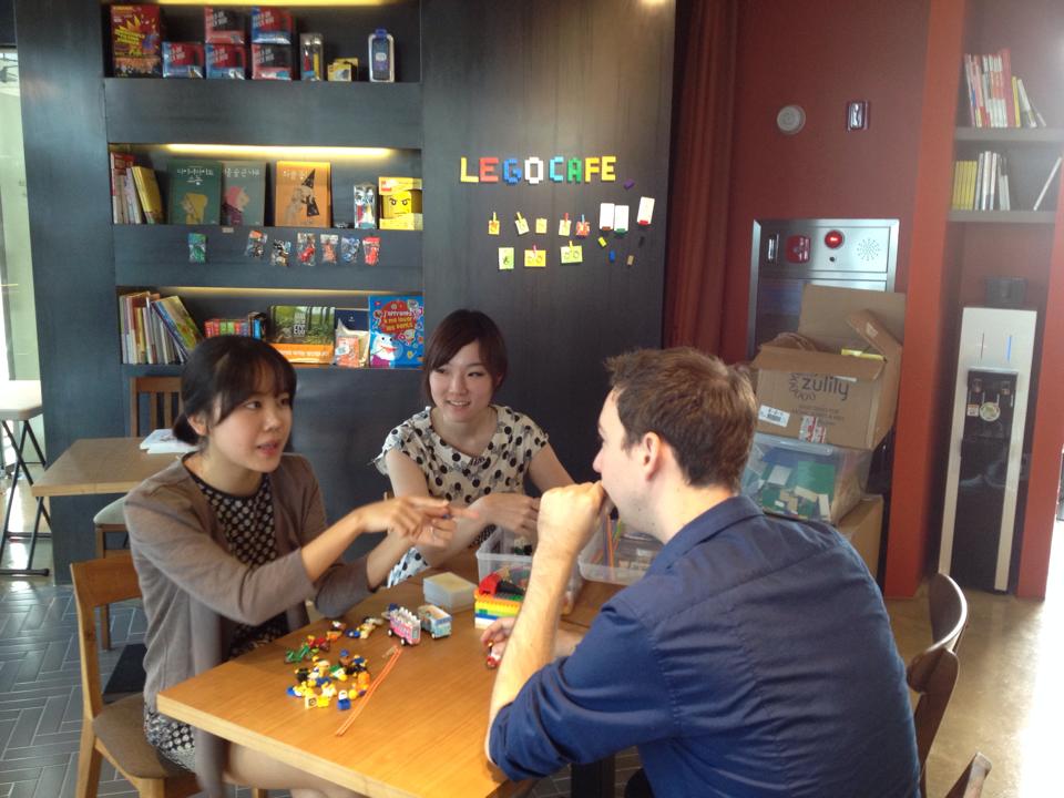 레고를 하면서 영어 연습을 할 수 있는 프로그램을 기획 중이에요~추석…