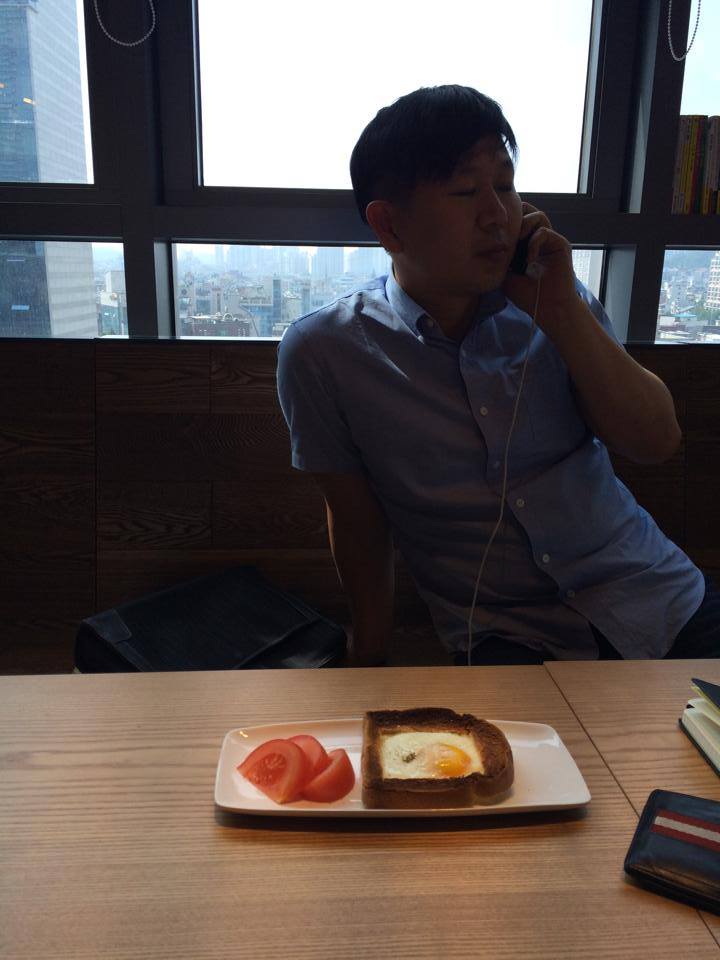 손님께 투척 계란이 플라스틱 같이 나와요 ^^