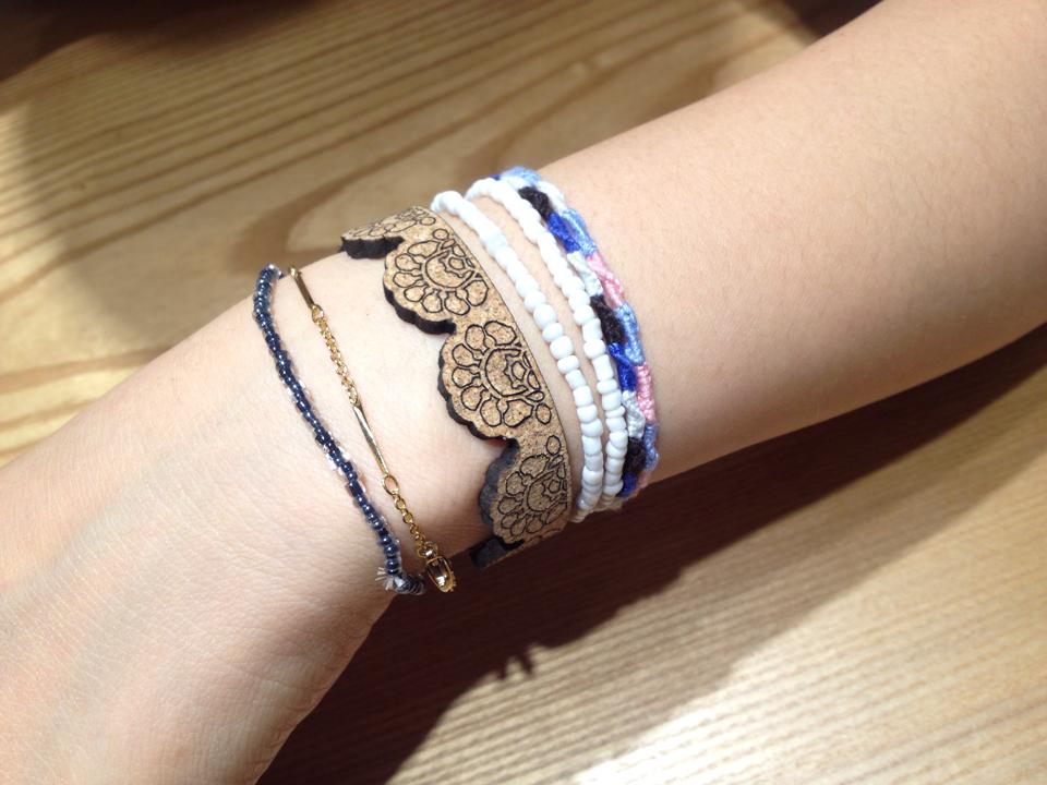 레이스 패턴의 코르크 팔찌~새롭네요 :)