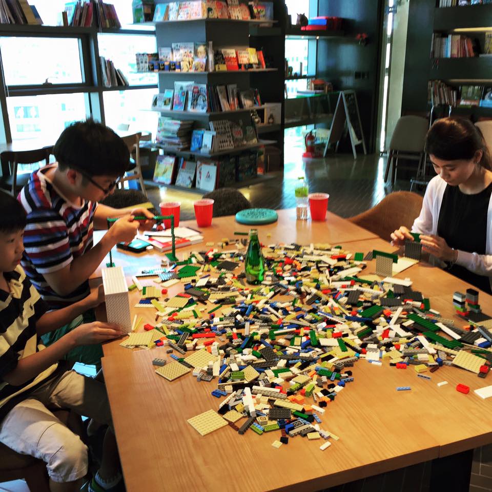 레고시리어스플레이 오픈워크샵 어린이도 함께 진행중입니다. ^^