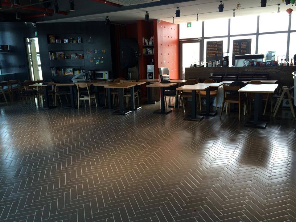 혼자서 청소놀이중