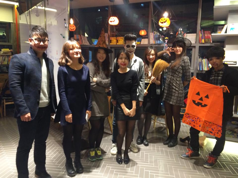 오늘 할로윈파티 분장은 소연양 윈! 셀리나가 그렸어요