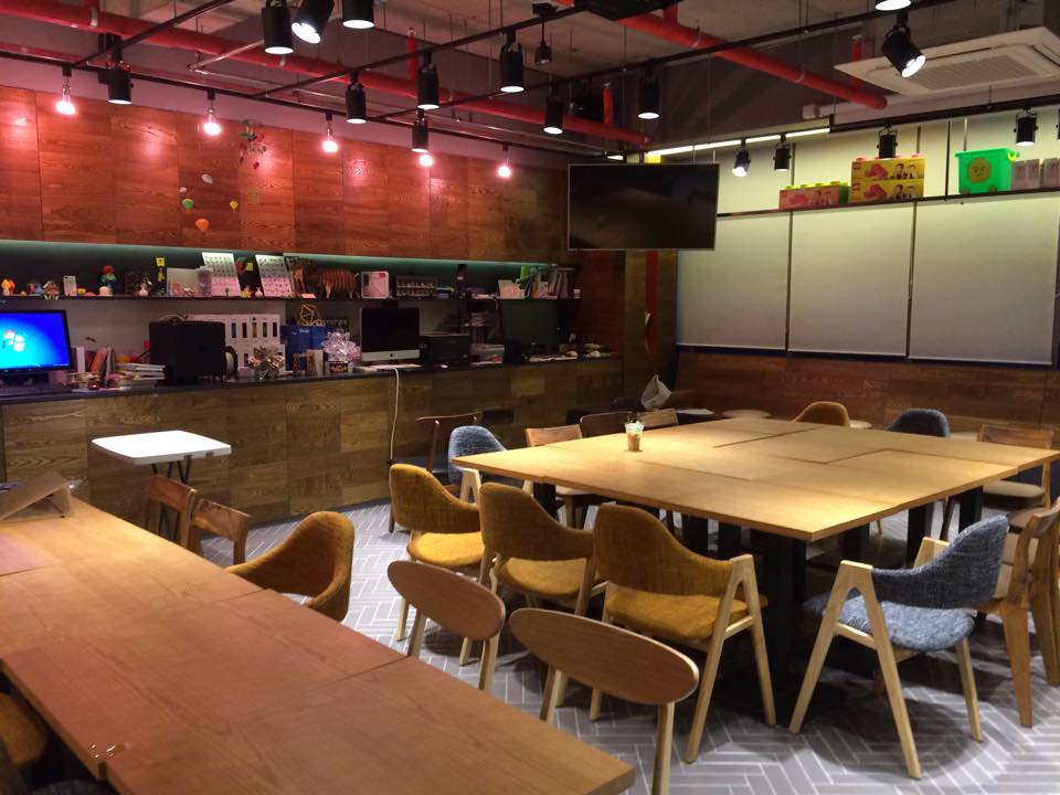 월요일 아침 7시에 글쓰기 모임이 있어서 세팅을 했어요. 공간이 다르게…