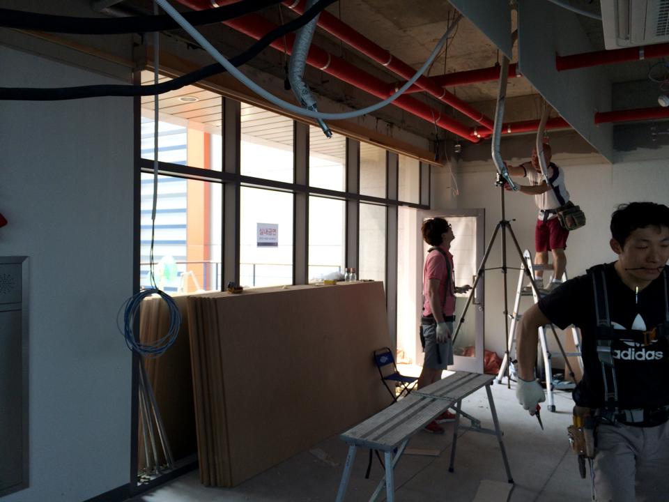 오늘 창가 철거하는 결정… 정신없는 하루