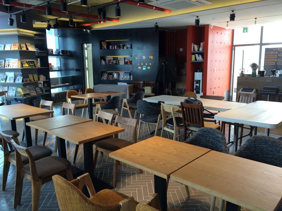 다시 일상으로 돌아왔어요. 멤버쉽으로 운영할 수 있도록 창가에 테이블…