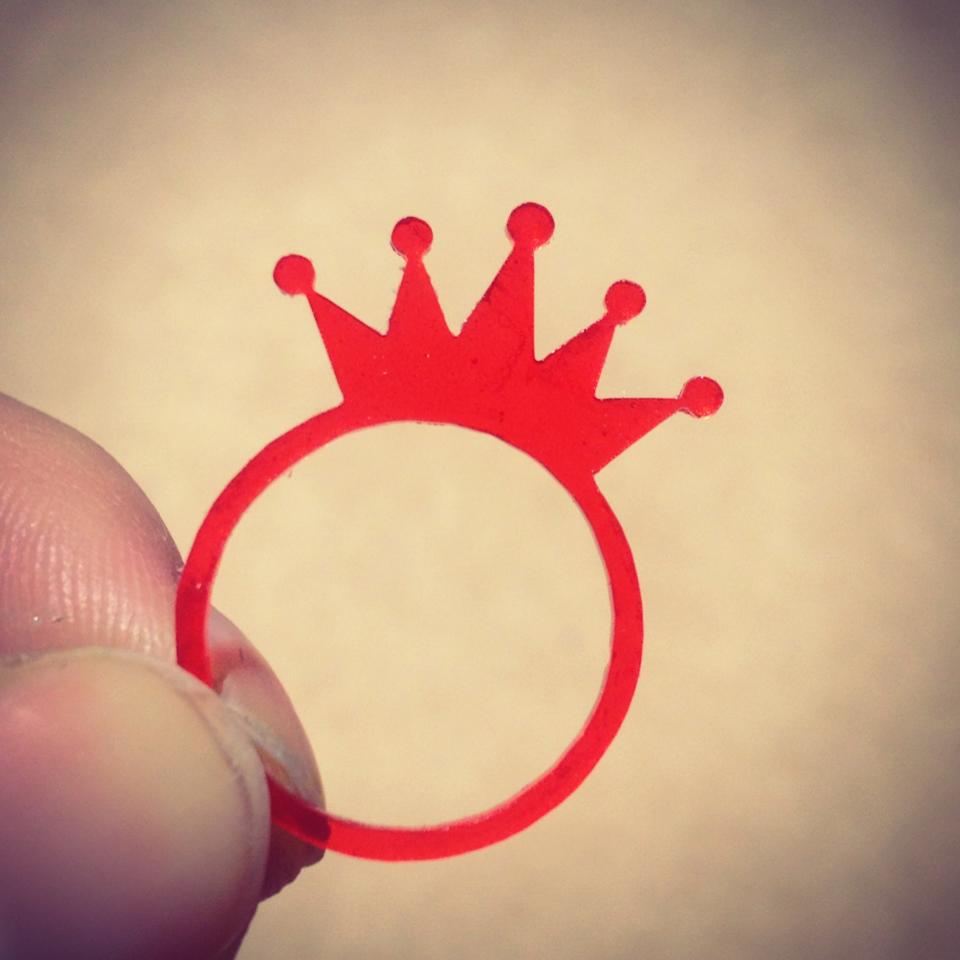 레이저 컷팅기로 아크릴 반지를 만들었어요^^ 예쁘죠?!