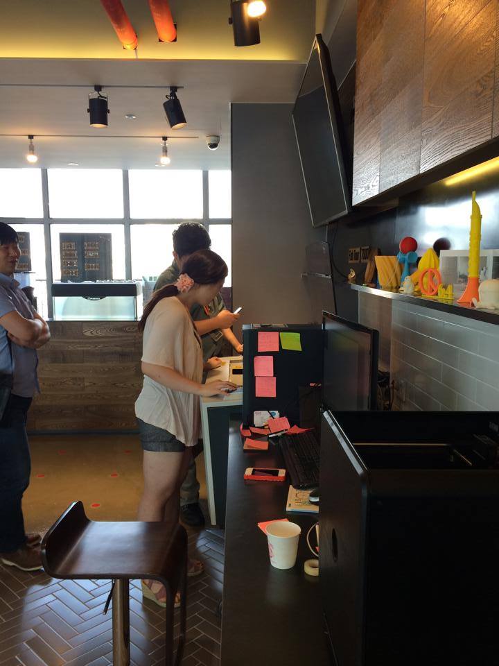 가죽 폰케이스에 인그레이빙중이예요