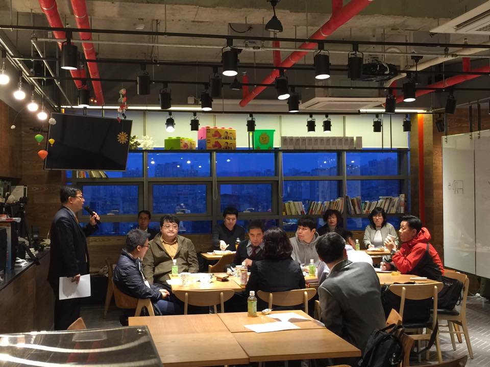 출판사와 저자와의 만남 진행중입니다.