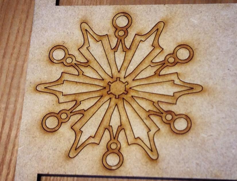 눈꽃 모양 나무 컵받침입니다~ 더운 여름, 겨울을 떠올리며 만들어 봤어…