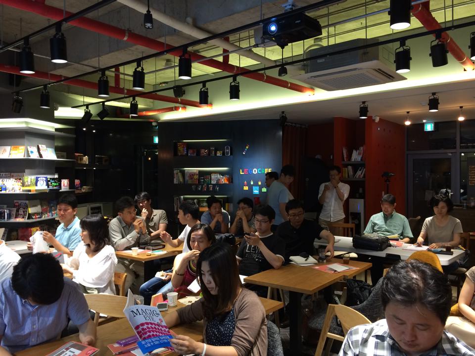 불금 늦은시간까지 강의 듣고 계시는…