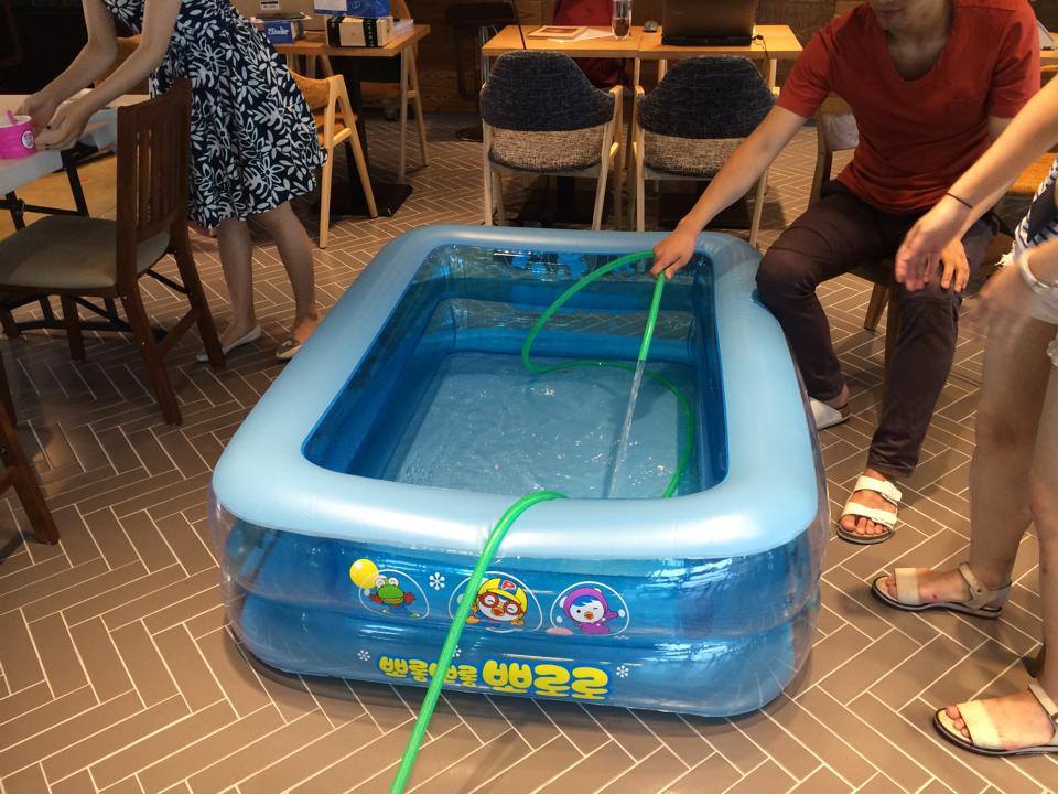 가게 안에서 물놀이 준비중! 아빠캠프 배만들기 실험용