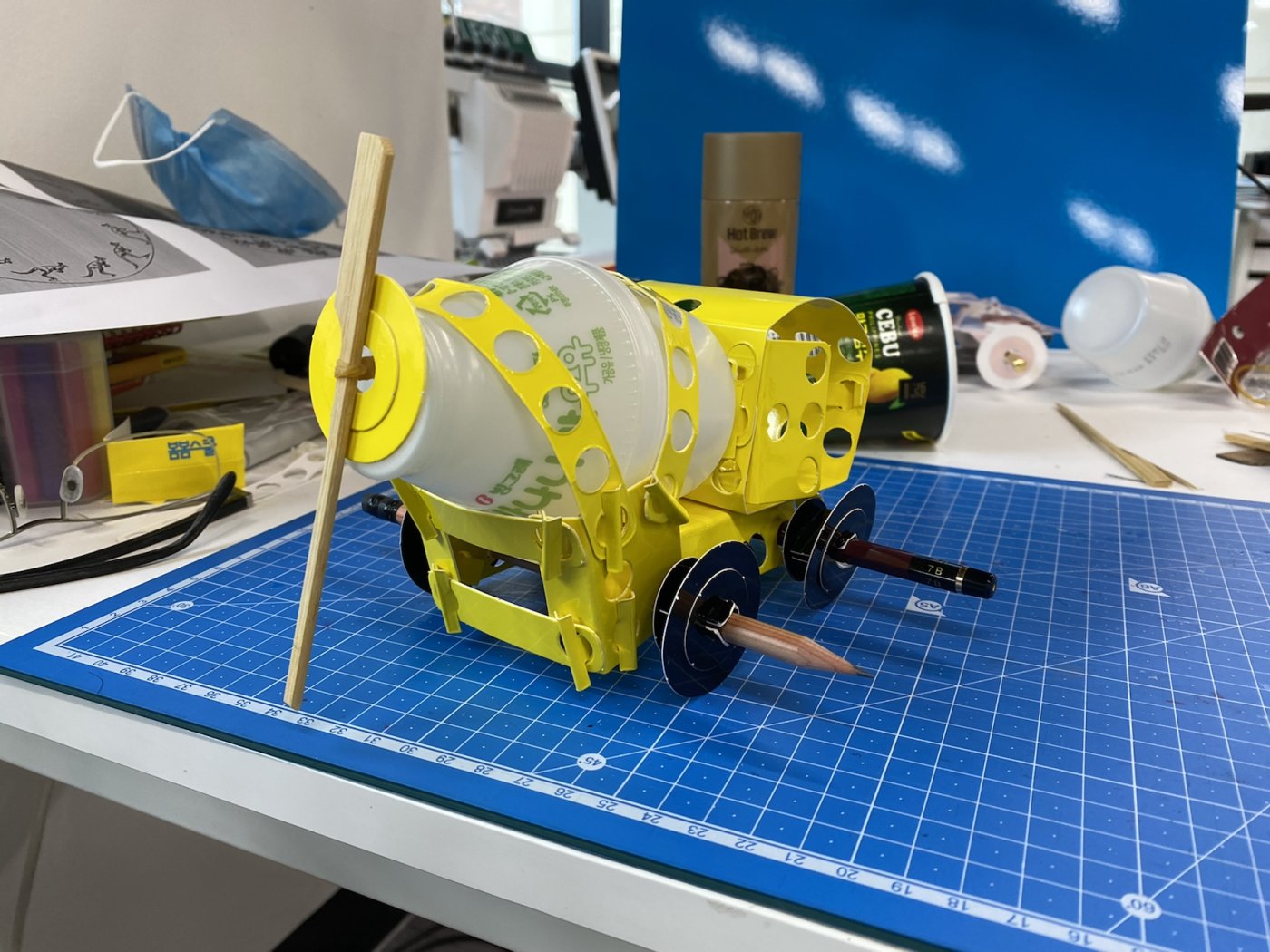 바나나우유 통으로 만든 레미콘을 움직이기