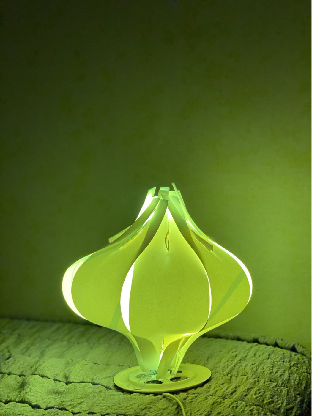 꽃봉오리 구조로 만든 조명디자인