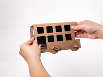 박스와 연필로 만든 2층 버스