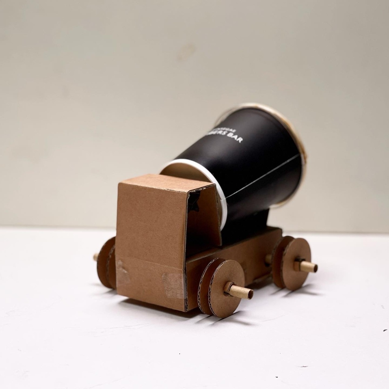 박스로 만든 연필 자동차 시리즈